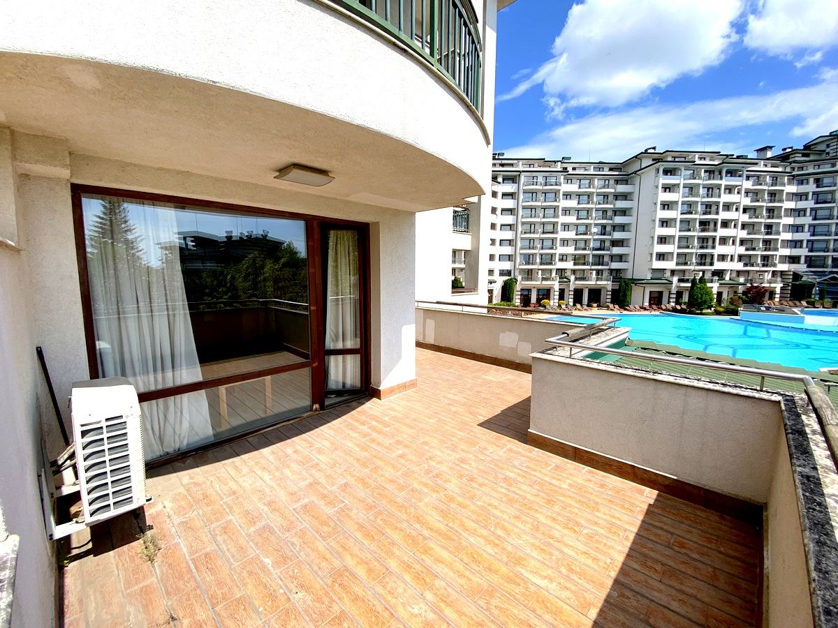 Zwei-Zimmer-Wohnung (mit einem Schlafzimmer) in erster Meereslinie in Ravda – Luxus, Natur und beeindruckender Poolblick