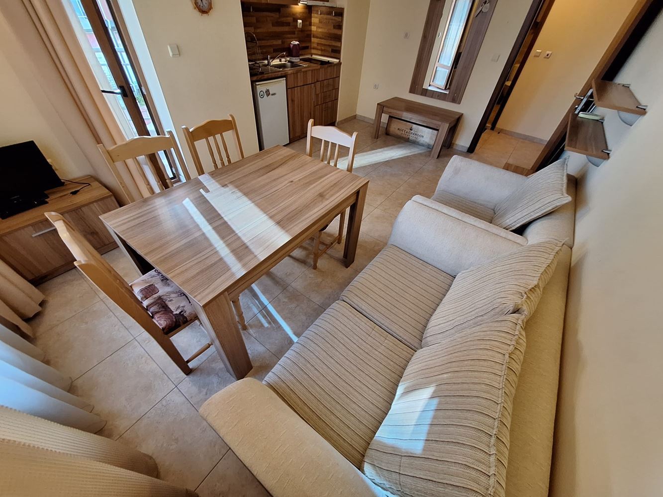 Ein-Zimmer-Wohnung mit Panoramablick auf den Pool – Sonnenstrand, nur 300 m vom Meer entfernt