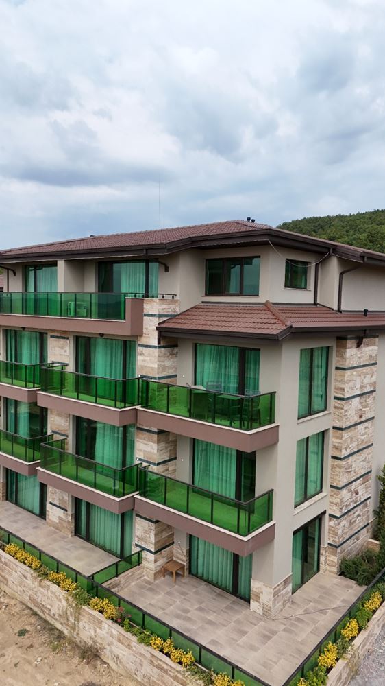 Drei-Zimmer-Wohnung mit Panoramameerblick in einer ruhigen, grünen Anlage in Sonnenstrand
