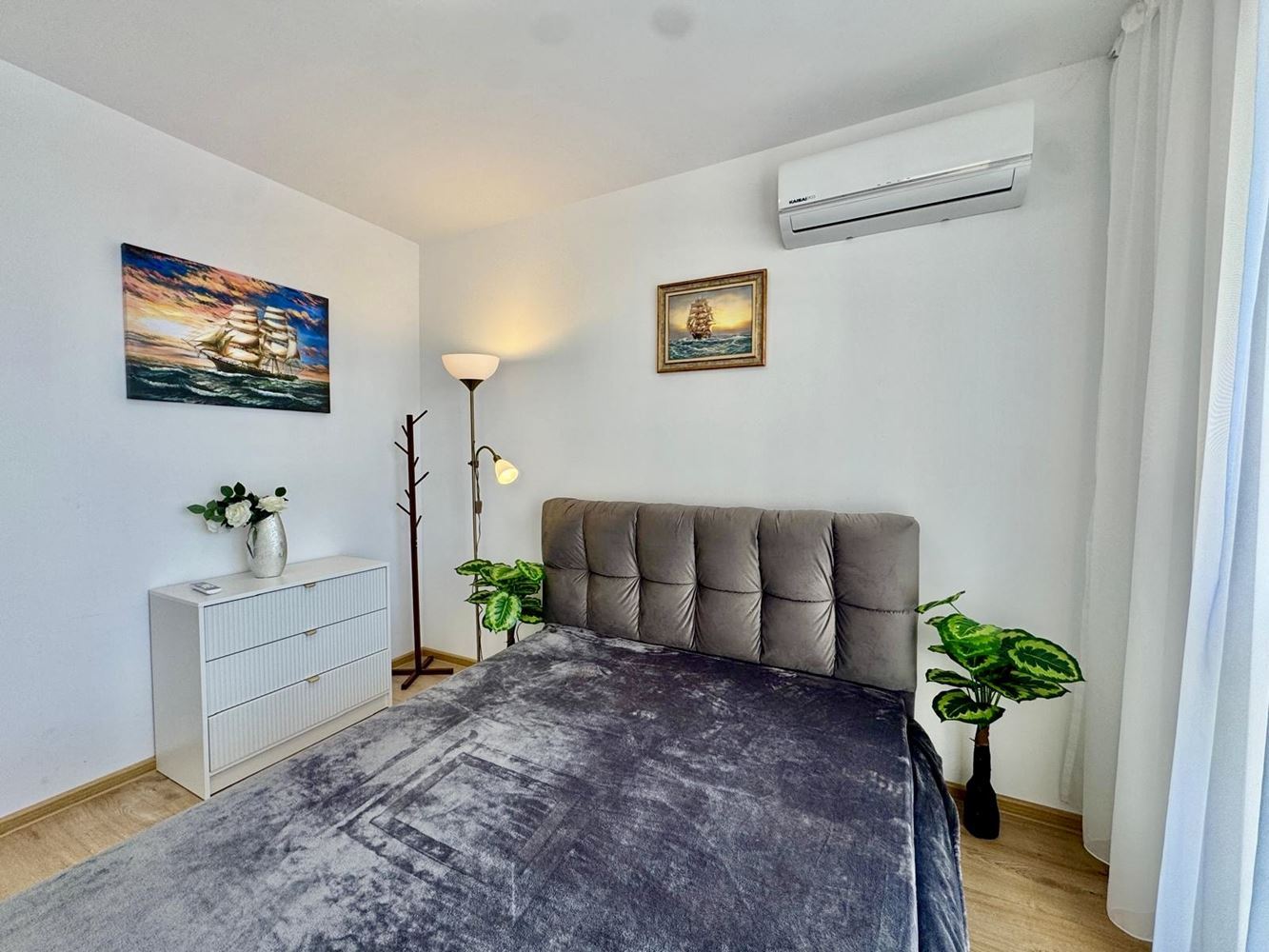 Zwei-Zimmer-Oase in einem neuen Luxuskomplex in Sonnenstrand – mit Poolblick