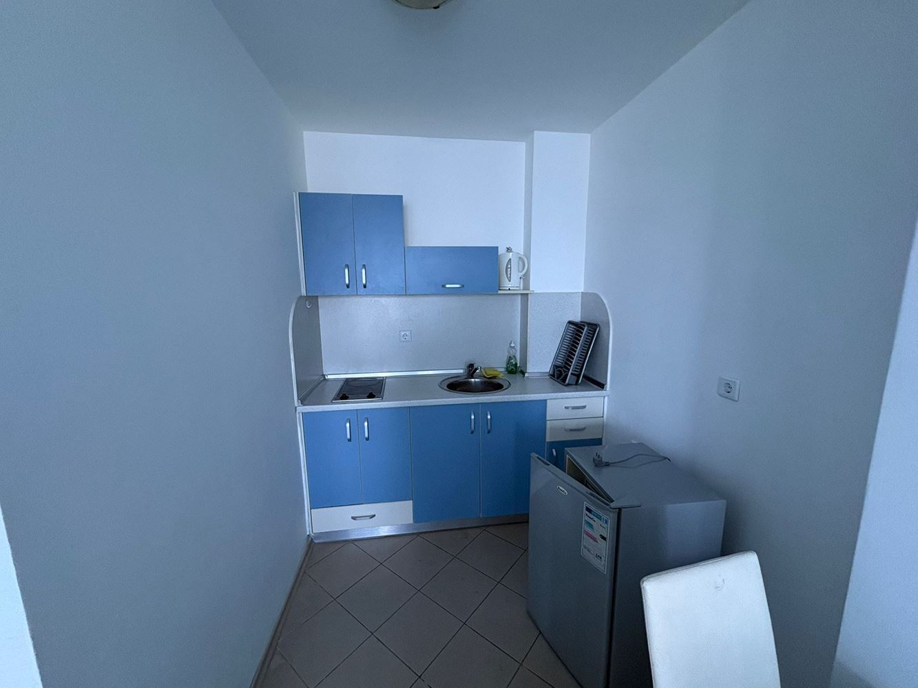 Geräumige Zwei-Zimmer-Wohnung an der ersten Meereslinie in Pomorie