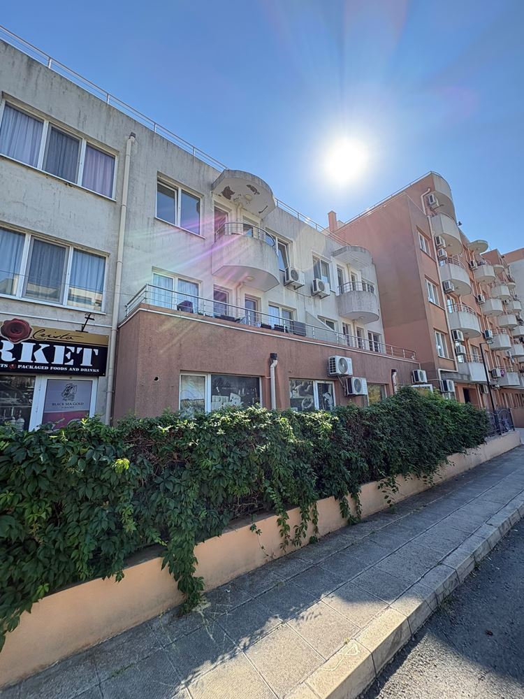 Pomorie 300 m vom Meer entfernt – möblierte Zweizimmerwohnung mit einem Schlafzimmer in einer Wohnanlage mit Swimmingpool