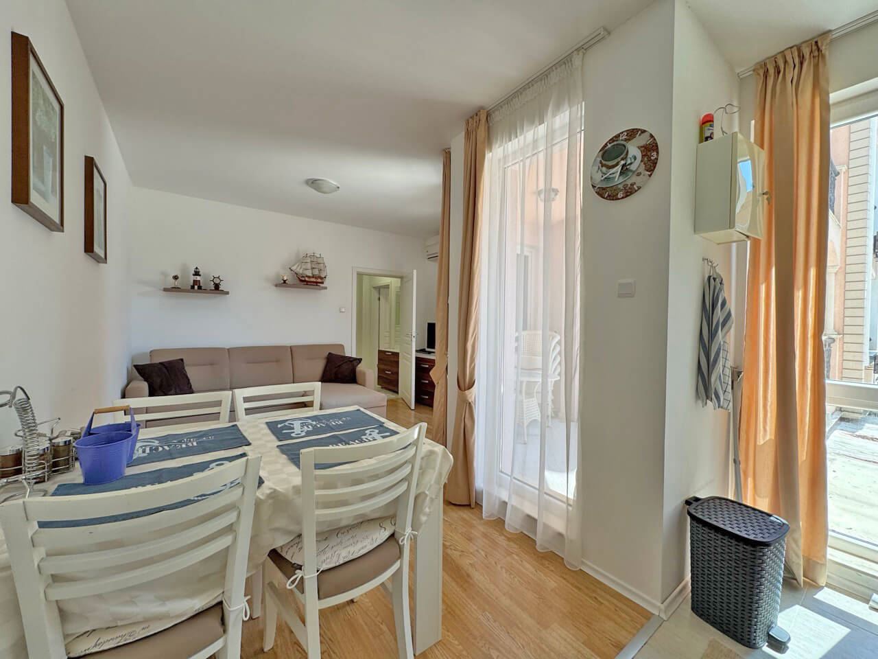 Elegante Zweizimmerwohnung mit Poolblick in einer luxuriösen Anlage in Sonnenstrand