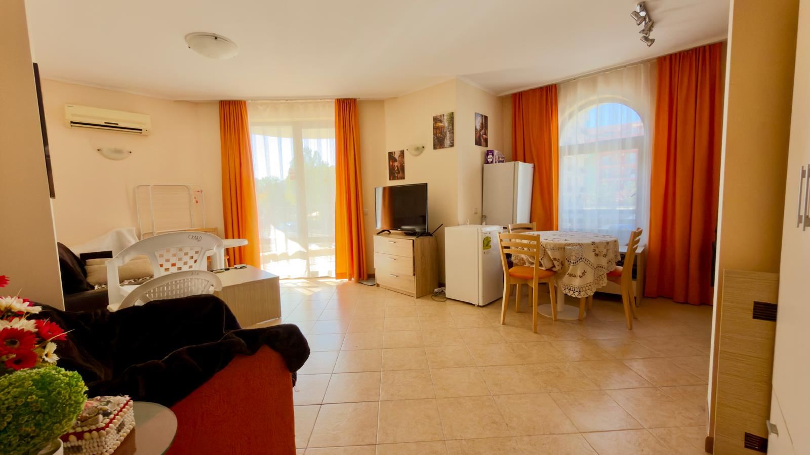 Geräumige Drei-Zimmer-Wohnung in einer luxuriösen Anlage in Sonnenstrand
