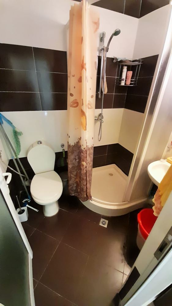 Komfortable Wohnung mit einem Schlafzimmer in einer ganzjährig geöffneten Wohnanlage mit Parkplatz im Stadtteil Sarafovo