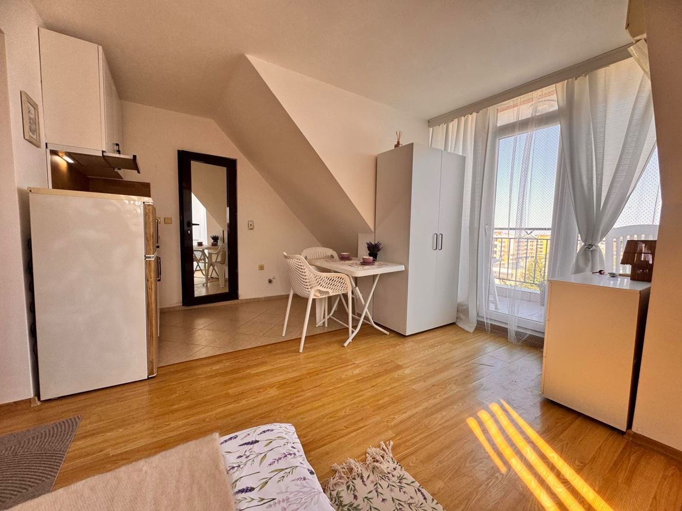 Stilvolles Studio mit Panoramaterrasse in Pomorie – niedrige Instandhaltungsgebühr, Südausrichtung und ausgezeichnete Lage nahe dem Meer