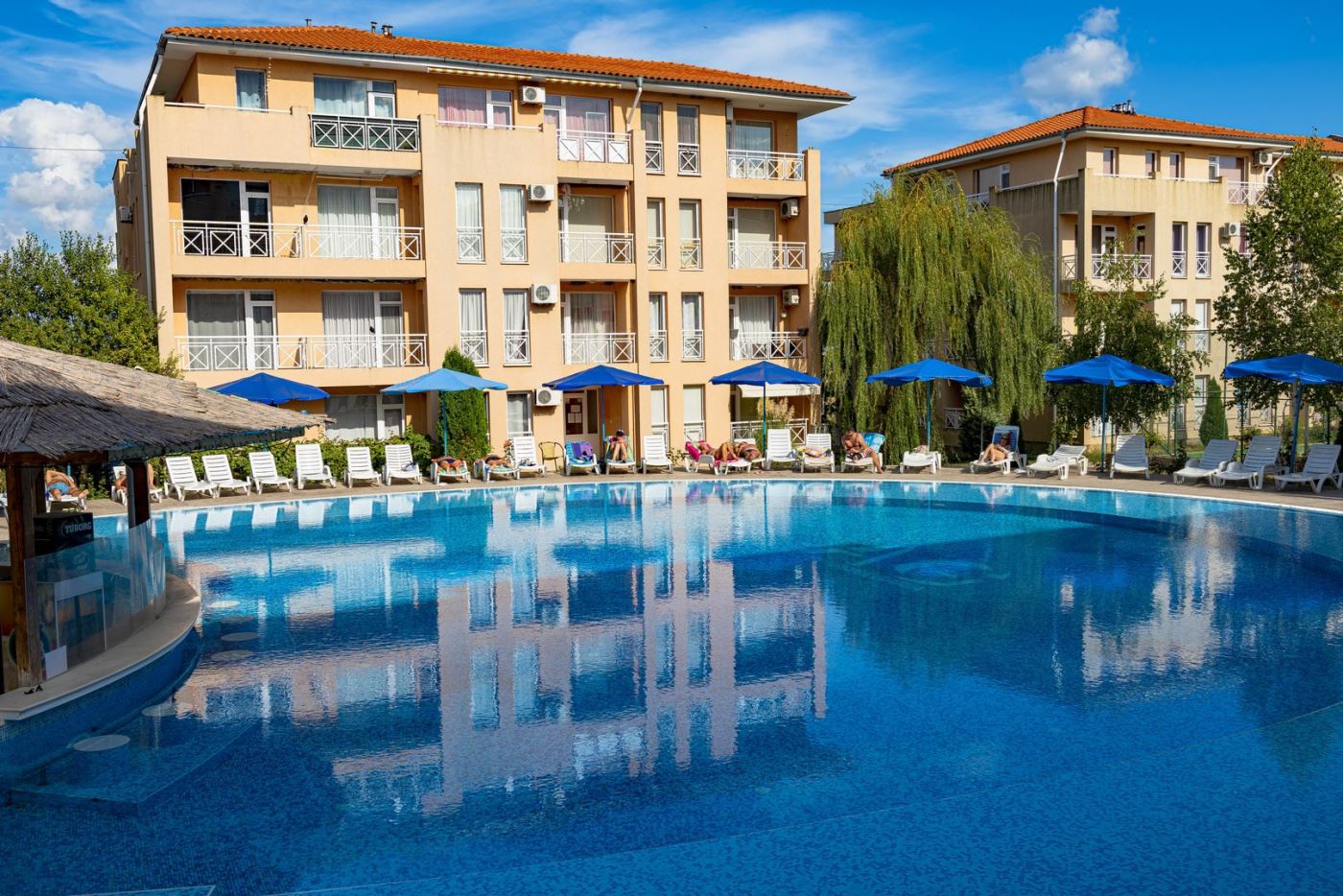 Exklusiv möbliertes Studio in einer geschlossenen Anlage mit umfangreicher Infrastruktur und ruhiger Atmosphäre