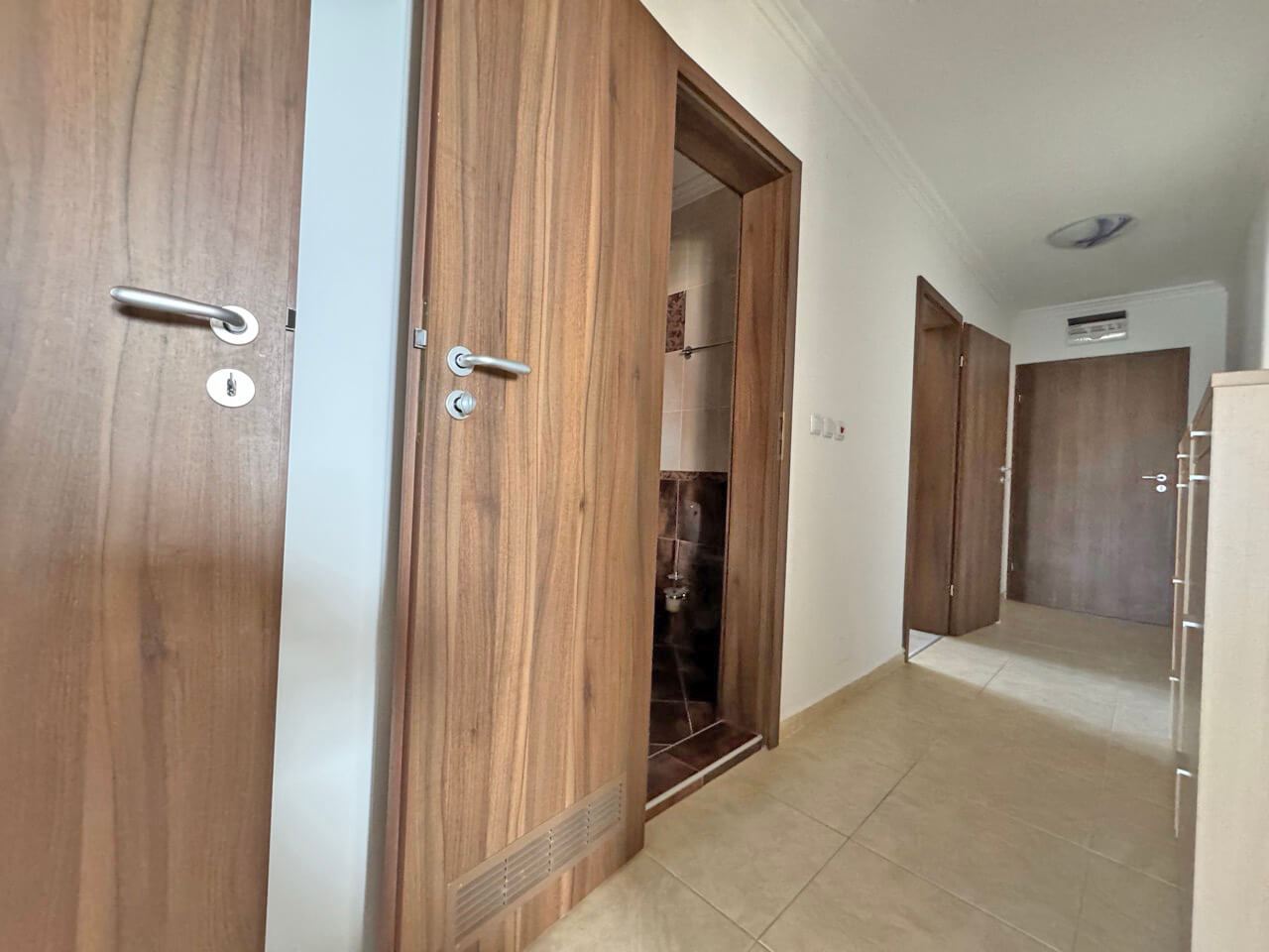 Geräumige Zwei-Schlafzimmer-Wohnung in einem Boutique-Komplex nur wenige Meter vom Meer in Sveti Vlas entfernt 