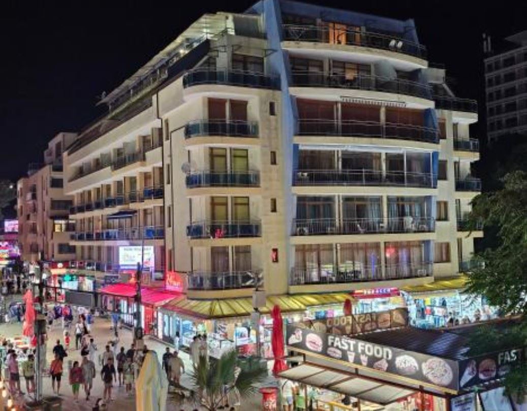 Exklusives Angebot in erster Linie in Sunny Beach – Raum, Luxus und hervorragende Investition mit Meerblick
