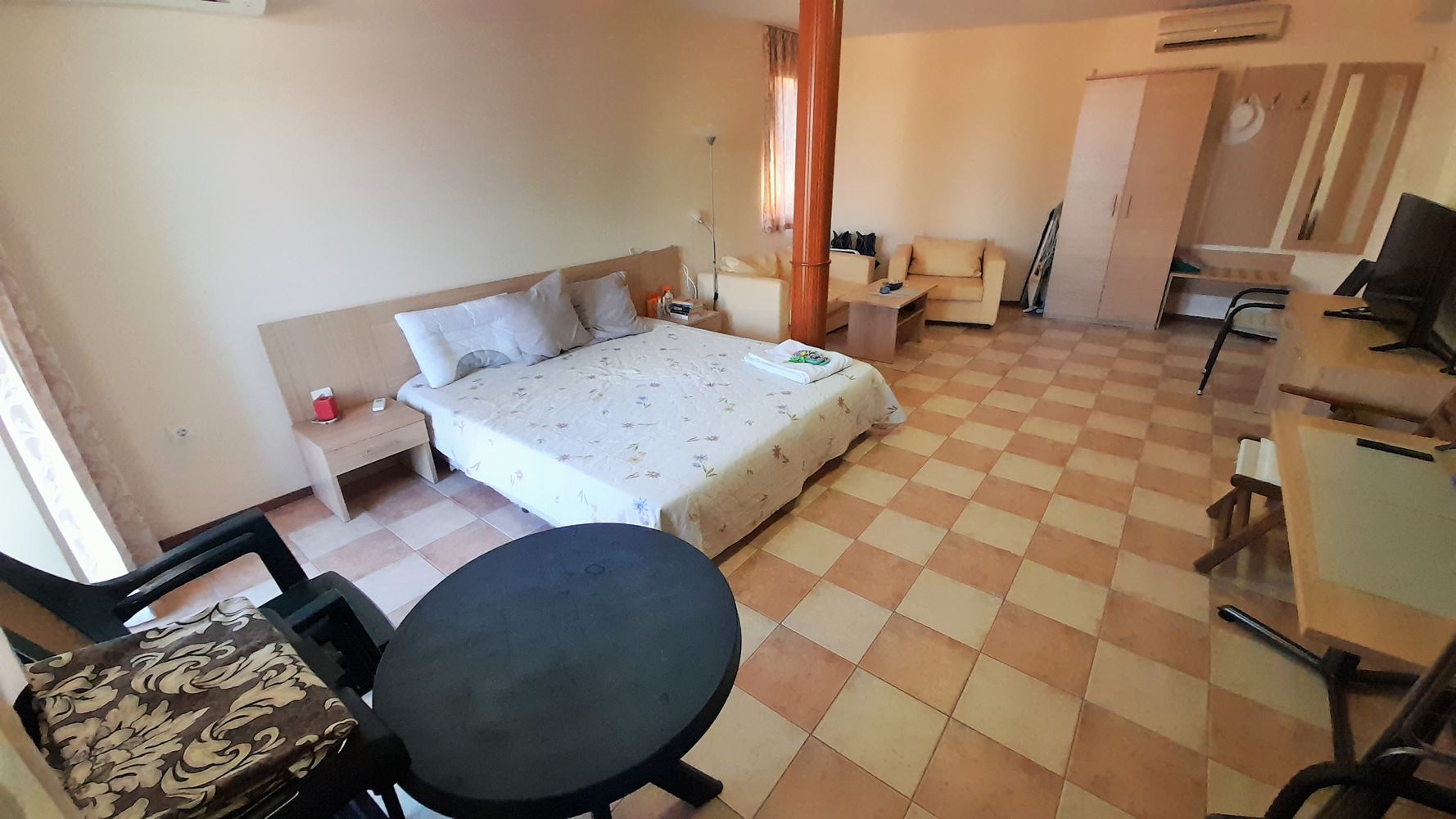 Exklusives Angebot in erster Linie in Sunny Beach – Raum, Luxus und hervorragende Investition mit Meerblick