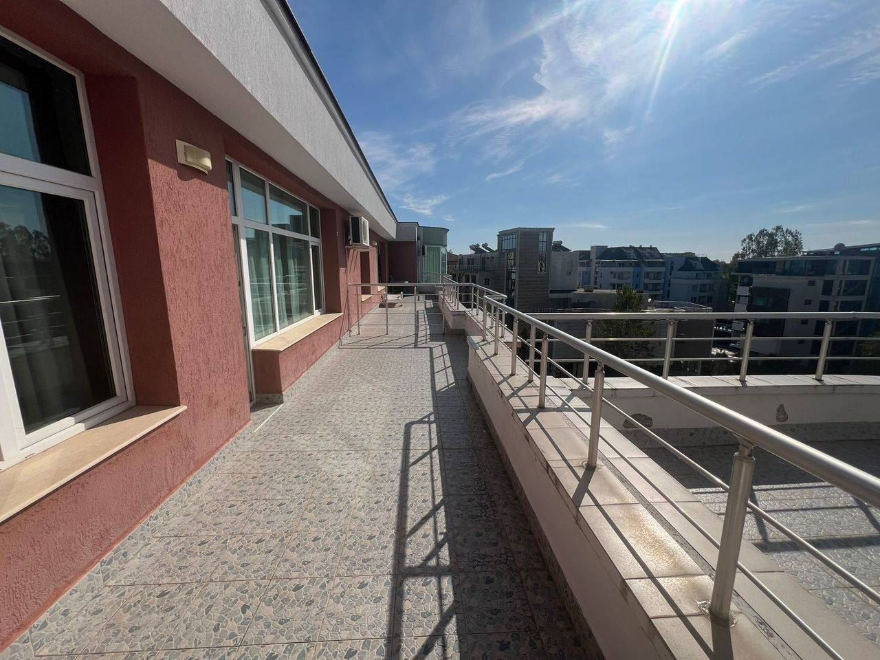 Geräumige Ein-Zimmer-Wohnung in Sonnenstrand – Komfort und Platz in einer gepflegten Anlage