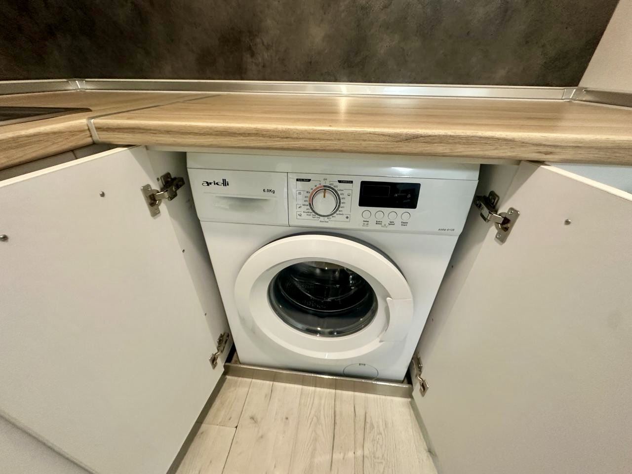 Geräumiges Erdgeschoss-Studio mit Terrasse und Möglichkeit zur Umwandlung in eine Ein-Zimmer-Wohnung – nur 300 m vom Meer