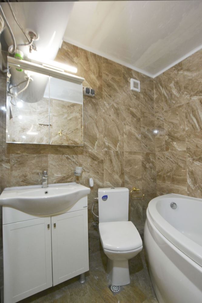 Luxuriöse Drei-Zimmer-Wohnung mit Meerblick in erster Reihe in Ravda – 114 m², zwei Terrassen und maximaler Komfort