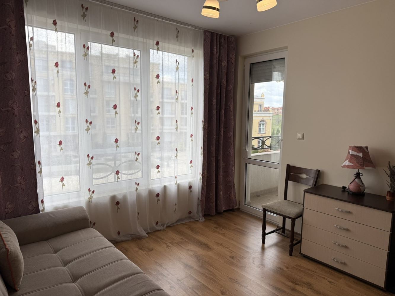 Stilvolle Einzimmerwohnung in einem modernen Komplex in Ravda – ausgezeichnete Investition nahe dem Meer