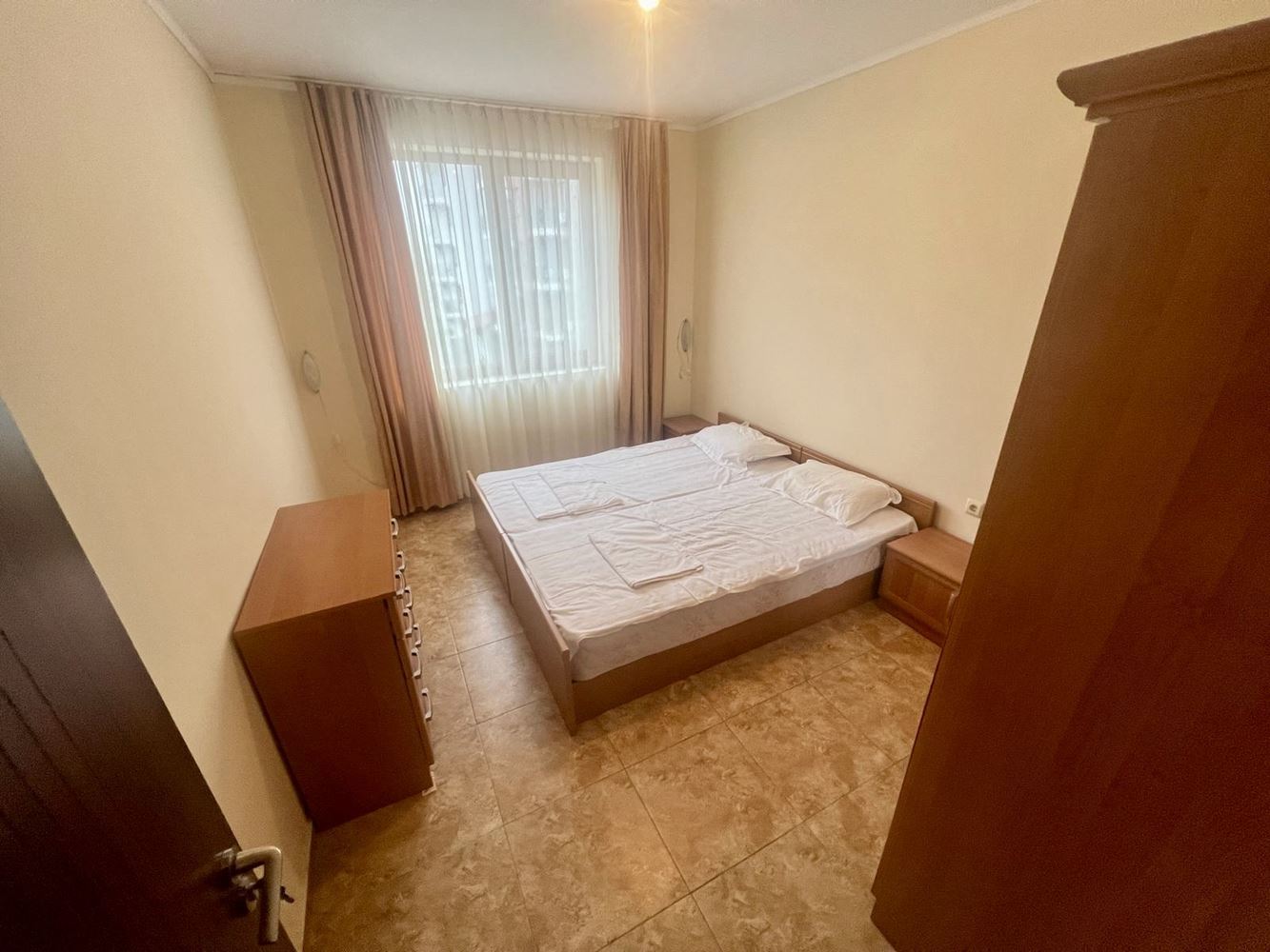 Geräumige Drei-Zimmer-Wohnung mit Poolblick in einer prestigeträchtigen Anlage in Nessebar