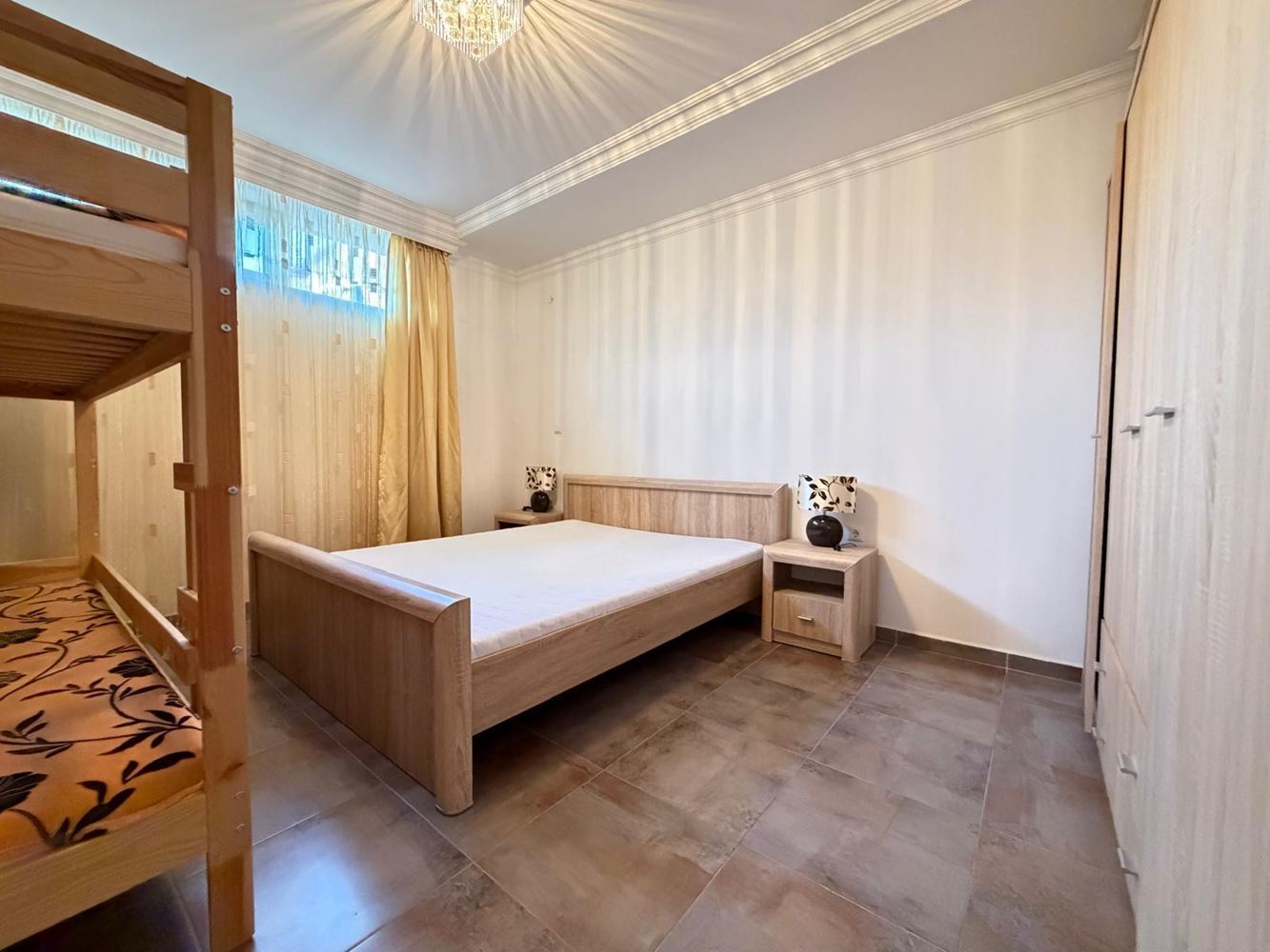 Komfortable Zwei-Zimmer-Wohnung mit direktem Zugang zum Pool – ideal zum Wohnen und Investieren