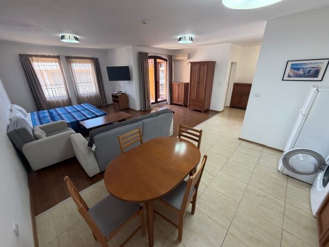 Zwei-Zimmer-Wohnung in erster Meereslinie mit Meerblick in Aheloy