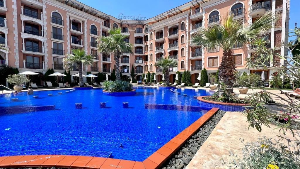 Wunderschöne Wohnung mit einem Schlafzimmer in Ravda mit Pools und hervorragenden Annehmlichkeiten – ideal für Urlaub und Investition