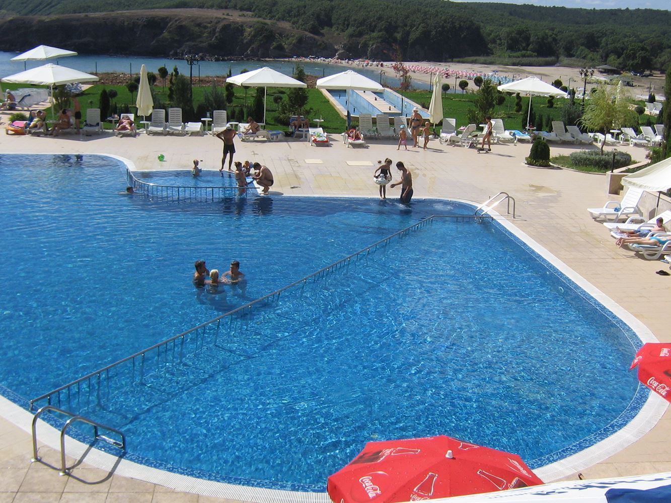 Erste Meereslinie zum Strand Butamyata! Möblierte Zweizimmerwohnung mit teilweisem Meerblick in Sinemorets