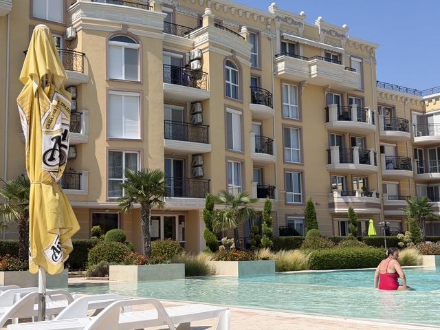 Gemütliche Zweizimmerwohnung mit riesiger Terrasse in Ravda – Ihr persönlicher Freiraum am Meer
