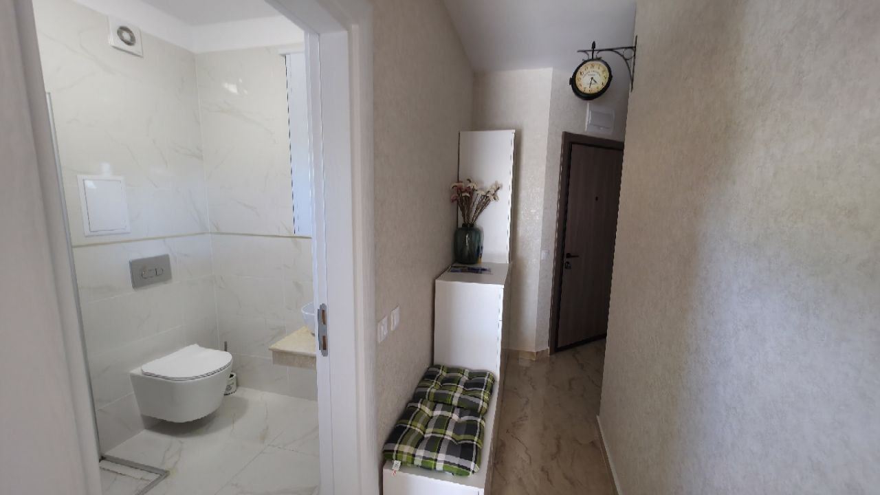 Drei-Zimmer-Wohnung mit zwei Schlafzimmern und großer Panoramaterrasse in einer stilvollen Wohnanlage in Sonnenstrand