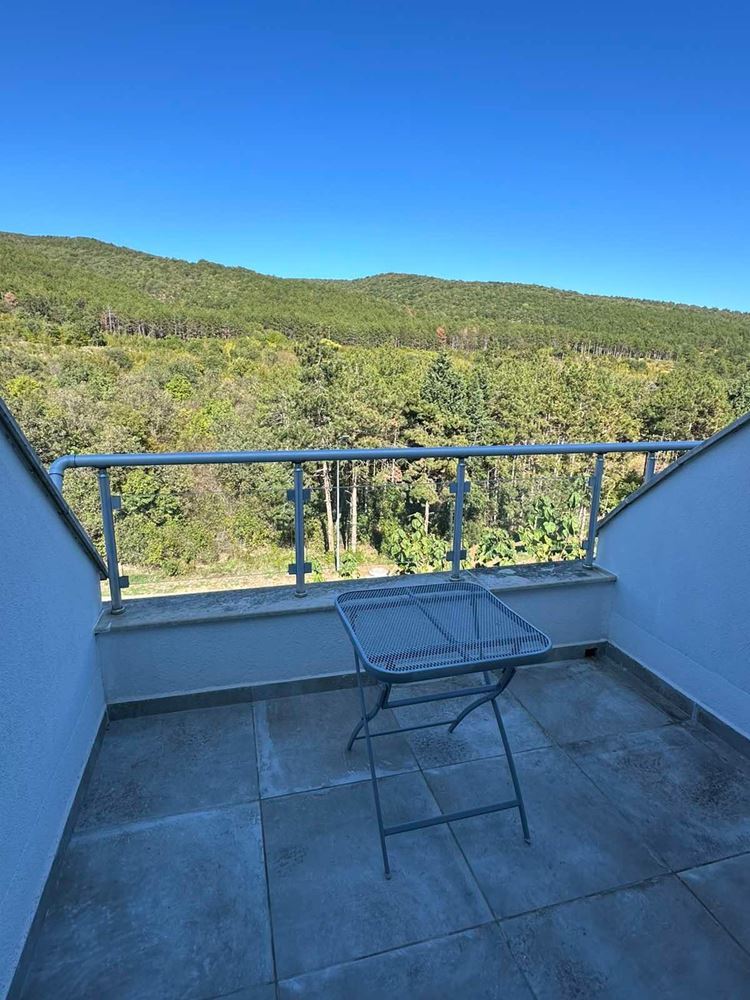 Erste Meereslinie in Sveti Vlas – beeindruckende Maisonettewohnung mit drei Schlafzimmern, Panoramablick und riesiger Terrasse