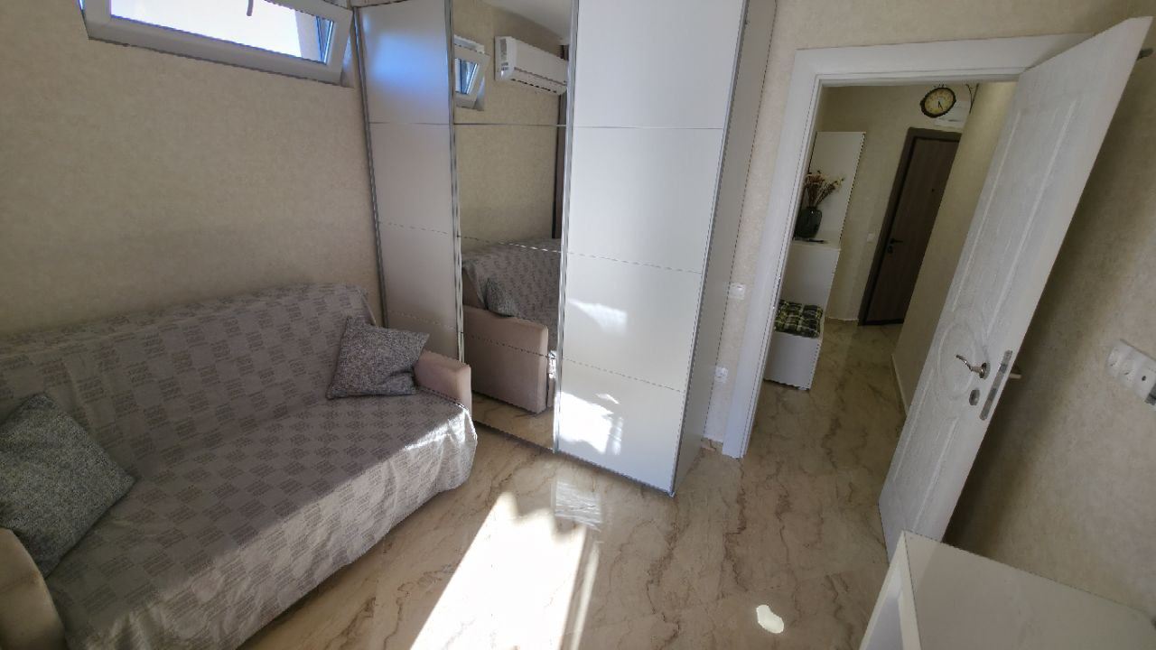 Drei-Zimmer-Wohnung mit zwei Schlafzimmern und großer Panoramaterrasse in einer stilvollen Wohnanlage in Sonnenstrand