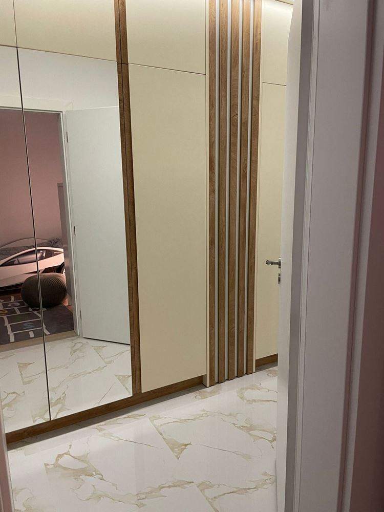Geräumige Fünfzimmerwohnung mit Meerpanorama in Pomorie – Komfort, Stil und Funktionalität für eine große Familie