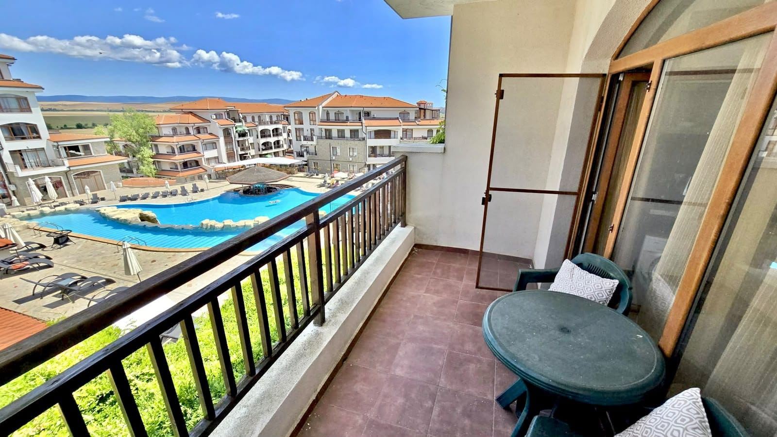 Attraktive 2-Zimmer-Wohnung mit Poolblick in Aheloy