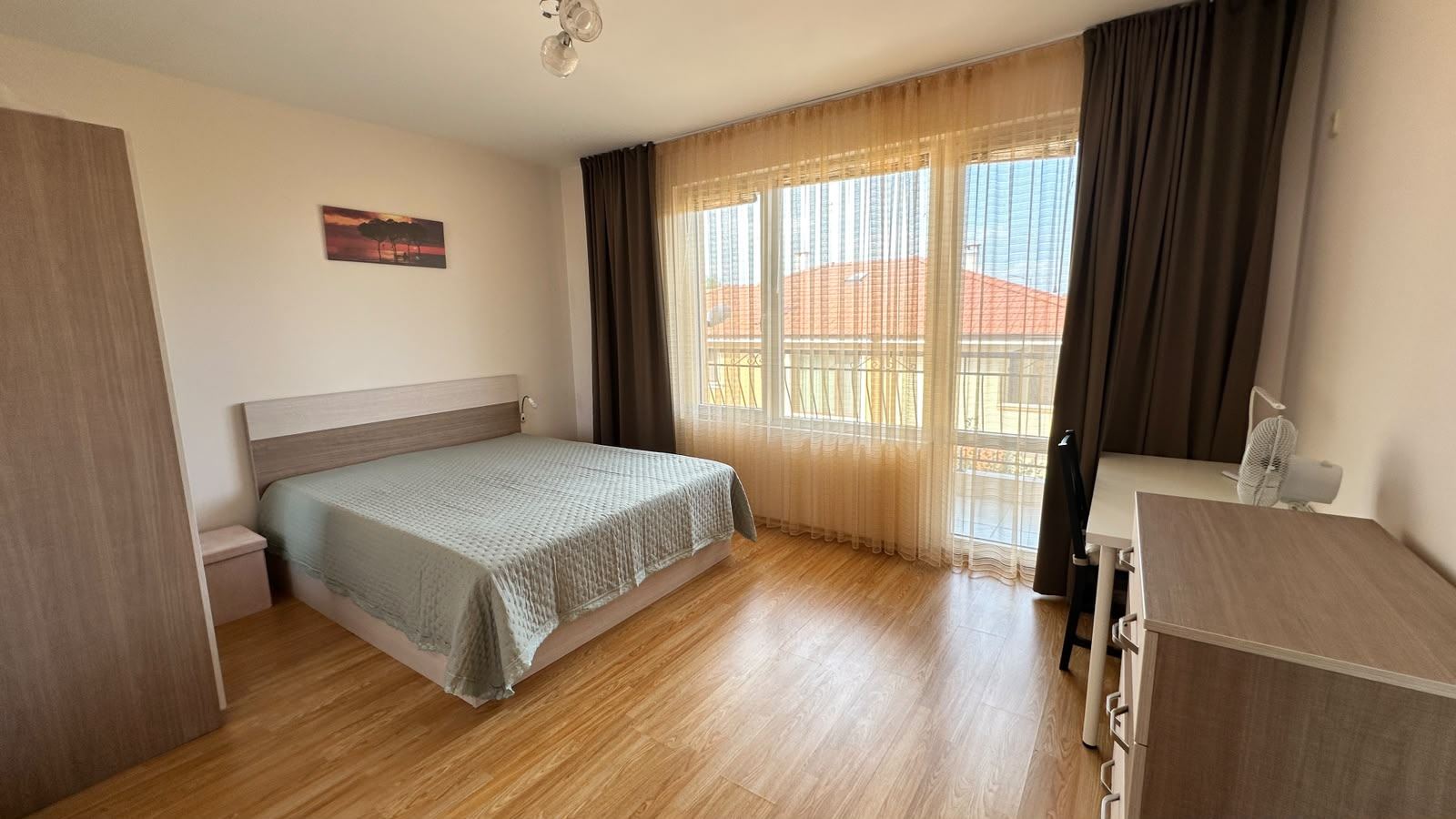 Helle Drei-Zimmer-Wohnung in ruhiger Lage in Nessebar mit niedriger Instandhaltungsgebühr
