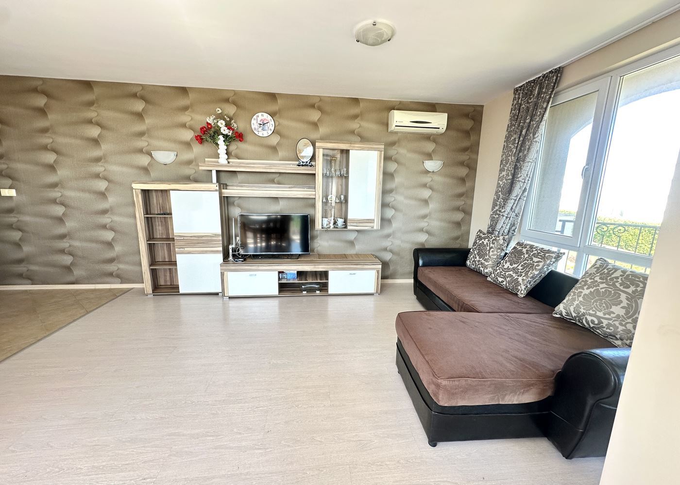 Geräumige 2-Zimmer-Wohnung mit Panoramablick auf das Meer in Tschernomorez – ein bezugsfertiges Zuhause am Meer