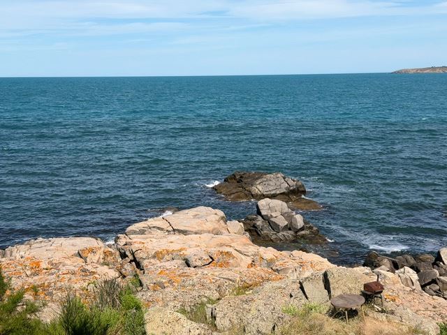 Geräumiges Appartment mit zwei Schlafzimmern in erster Meereslinie mit frontalem Panoramablick auf das Meer