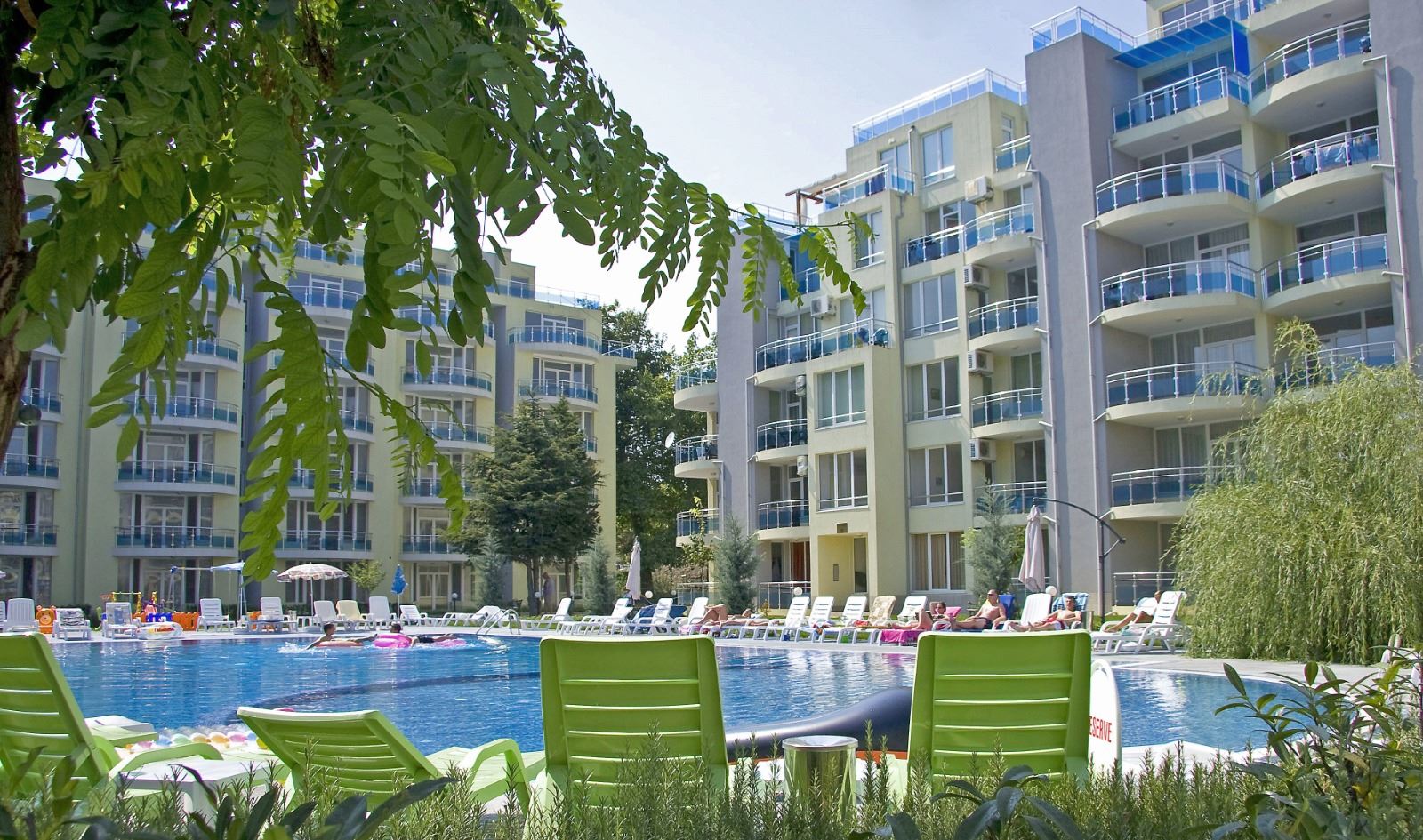 Sonniges und großzügiges Studio mit Meerblick in Ravda – 100 m vom Strand entfernt, in einer gepflegten Anlage mit Pool und Grünflächen