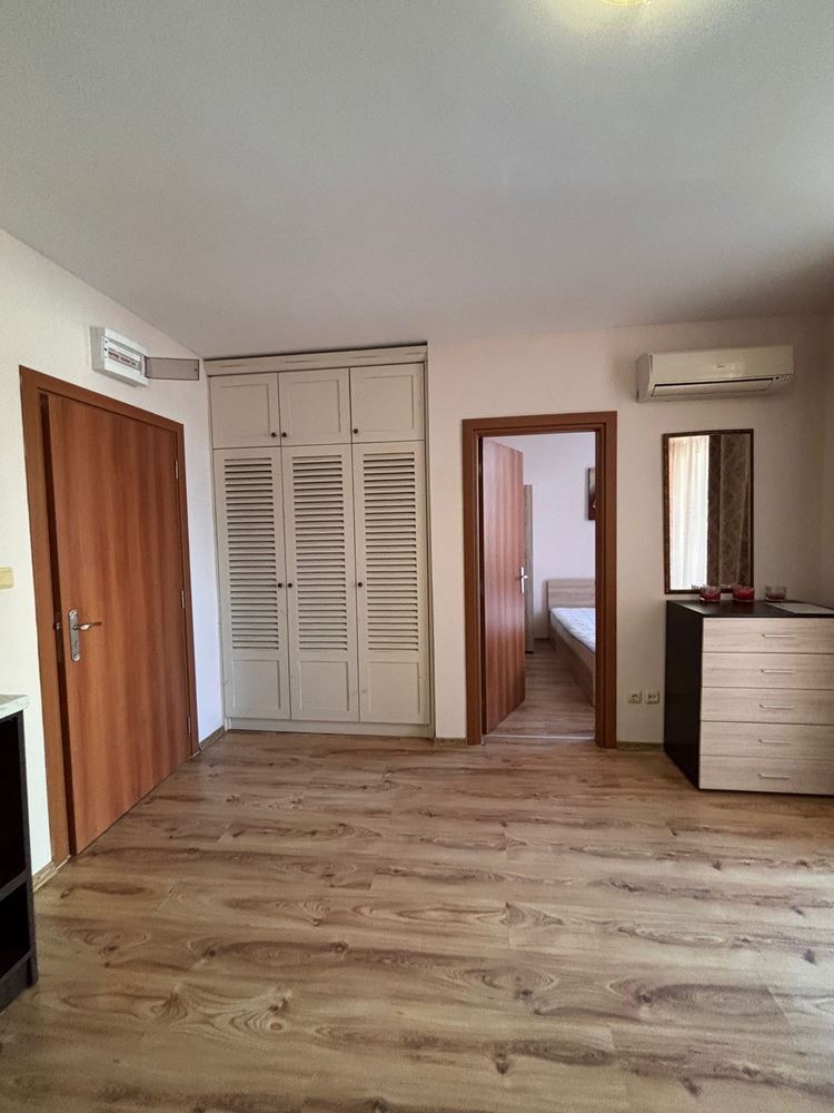 Geräumige Ein-Zimmer-Wohnung mit Poolblick in Sunny Beach – Option für ein zweites Schlafzimmer