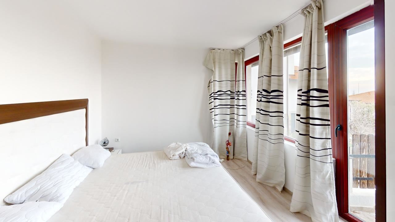 3-Zimmer-Wohnung mit Bergpanorama in einer ganzjährig betriebenen Anlage in der Region Sonnenstrand