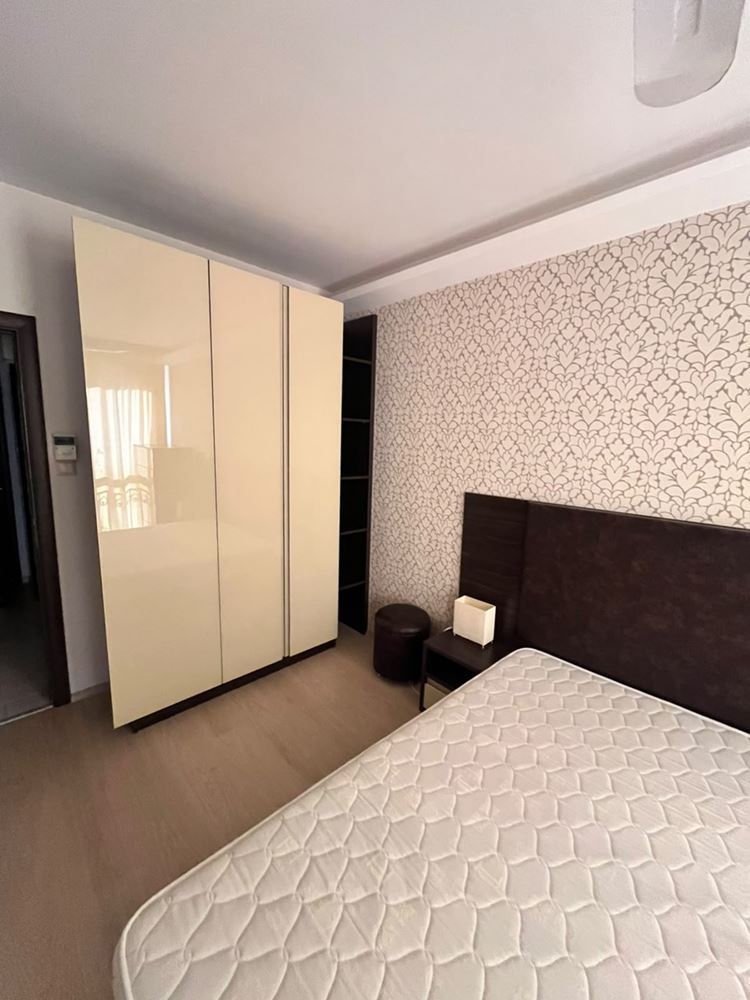 Herrliche Wohnung mit einem Schlafzimmer in einer Anlage in Sonnenstrand – Blick auf den Pool; Stil und Komfort