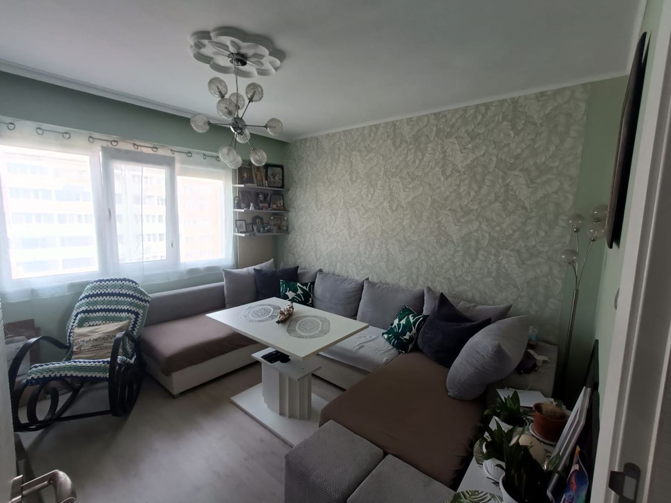 Großzügige Wohnung mit vier separaten Räumen in hervorragender Lage in Burgas