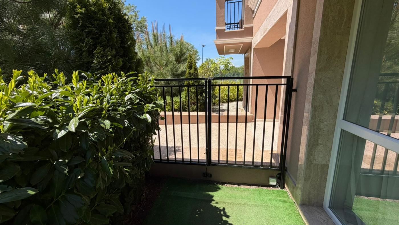 Luxus-Studio mit großer Veranda in einer prestigeträchtigen Anlage in Sonnenstrand – Komfort, Grünflächen und SPA-Entspannung