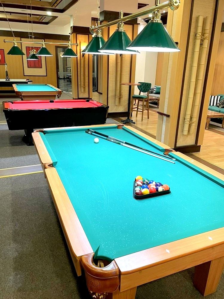 Zwei-Zimmer-Wohnung (mit einem Schlafzimmer) in erster Meereslinie in Ravda – Luxus, Natur und beeindruckender Poolblick