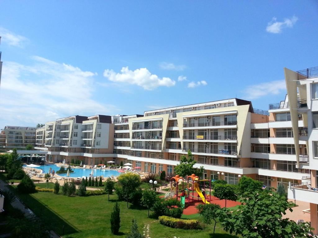 Zweizimmerwohnung in Sunny Beach mit reicher Infrastruktur und ausgezeichneter Lage
