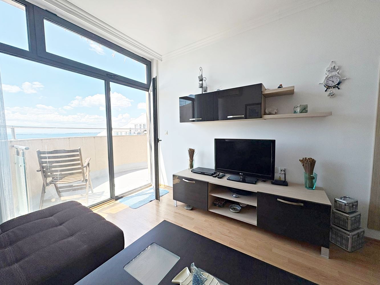 Luxuriöse 2-Zimmer-Wohnung mit Panoramablick auf das Meer in erster Linie in Sveti Vlas
