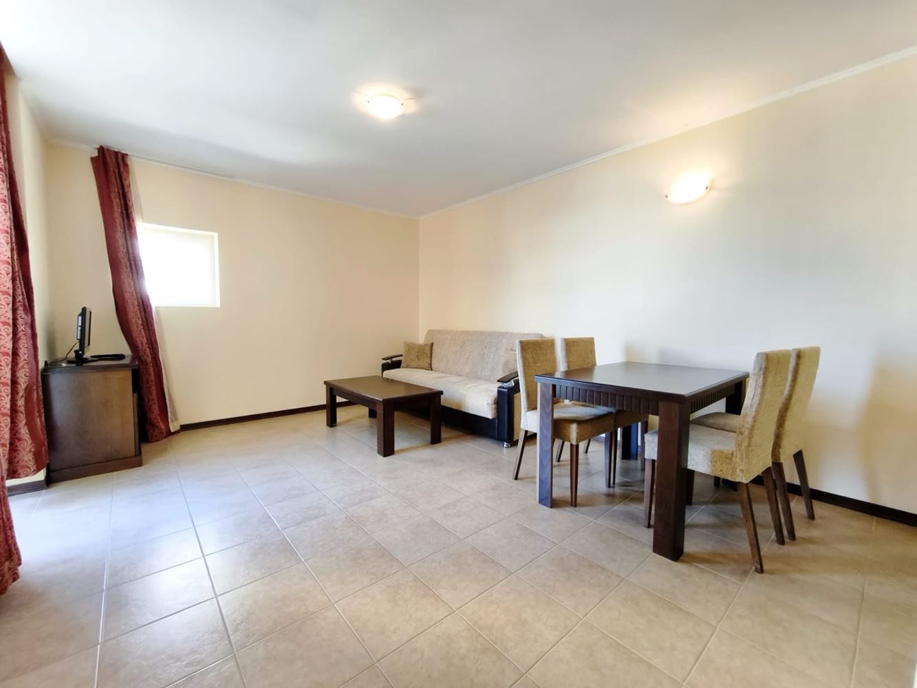 Luxuriöse Zweizimmerwohnung in erster Meereslinie in Pomorie – Komfort und maritimes Ambiente