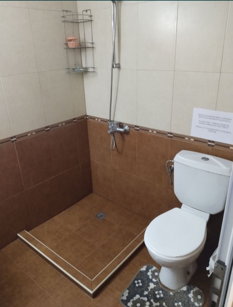 Geräumige Drei-Zimmer-Wohnung in Nessebar mit niedriger Jahresgebühr und kostenlosem Parkplatz