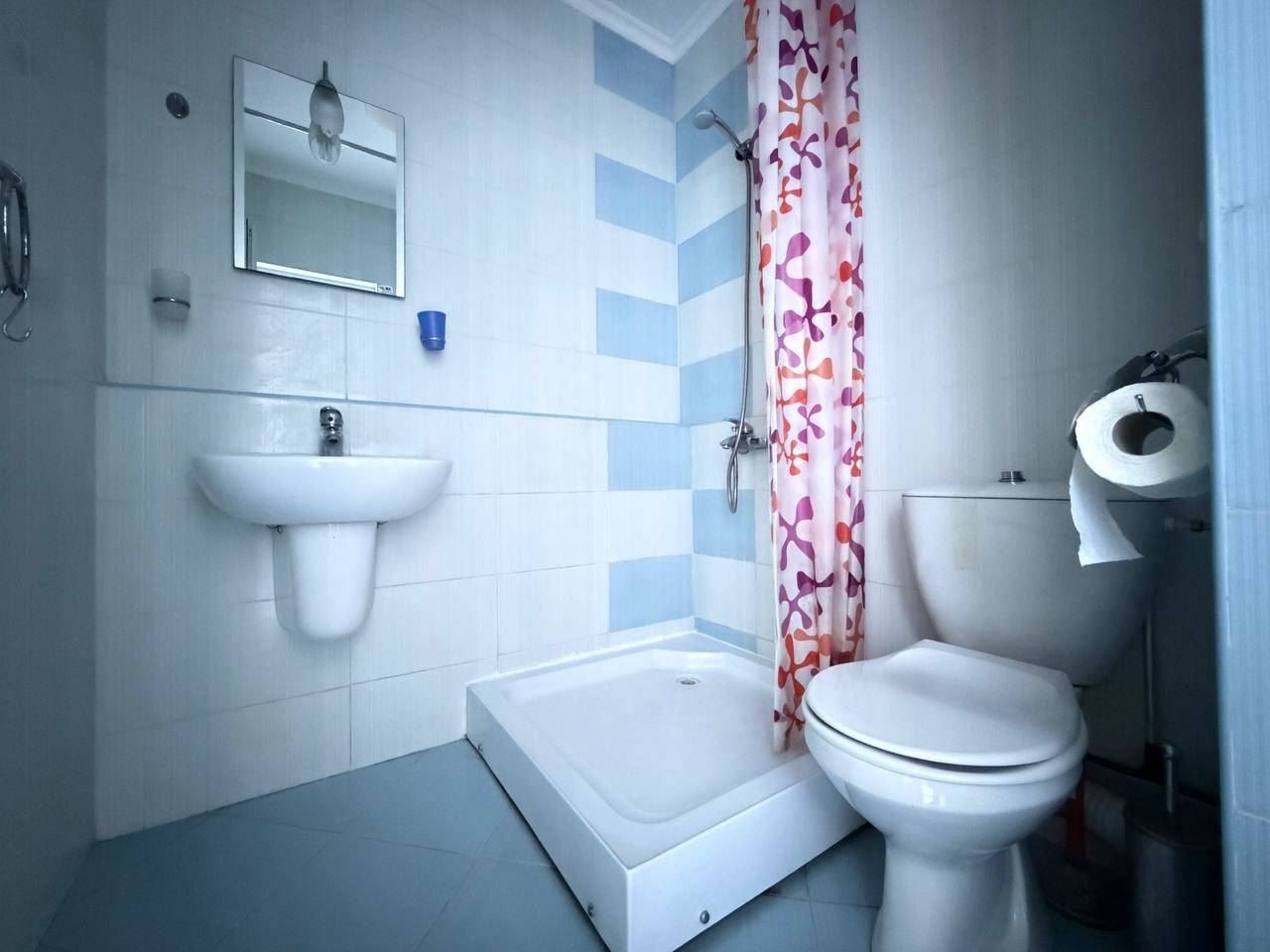 Wohnung mit einem Schlafzimmer in erster Meereslinie in Pomorie – Panoramablick auf das Meer und den Pool