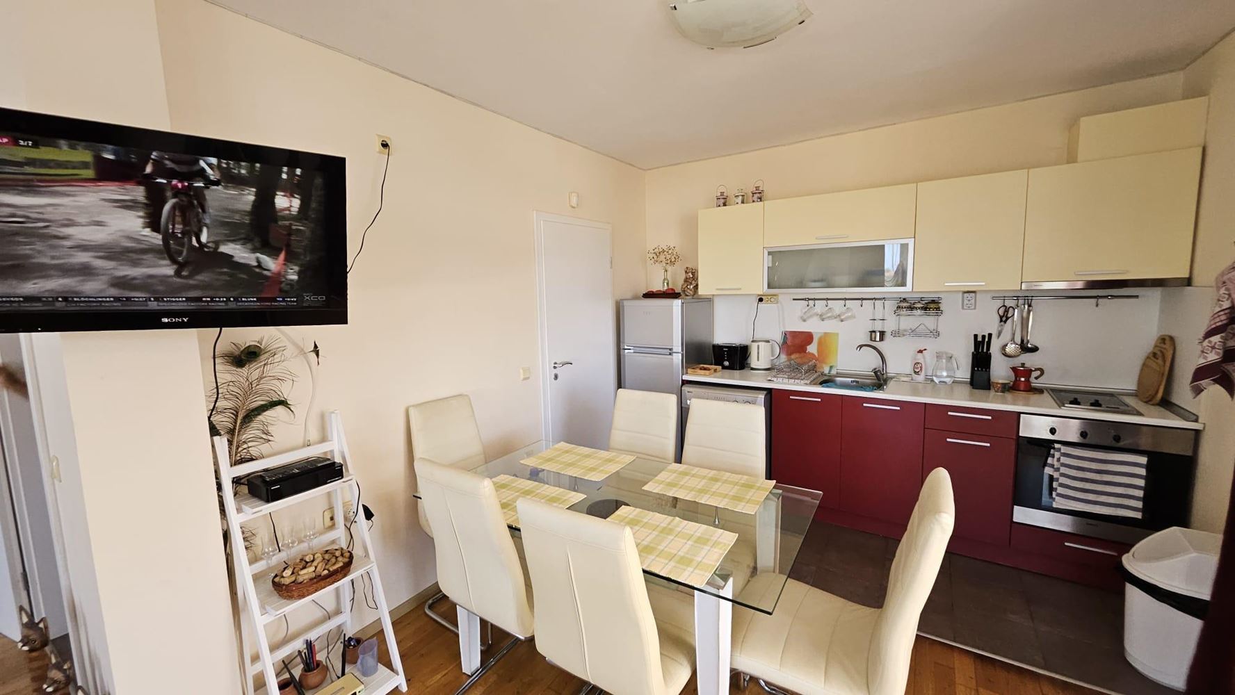 Drei-Zimmer-Wohnung in erster Meereslinie in Kiten mit Panoramablick auf das Meer und beeindruckenden Terrassen