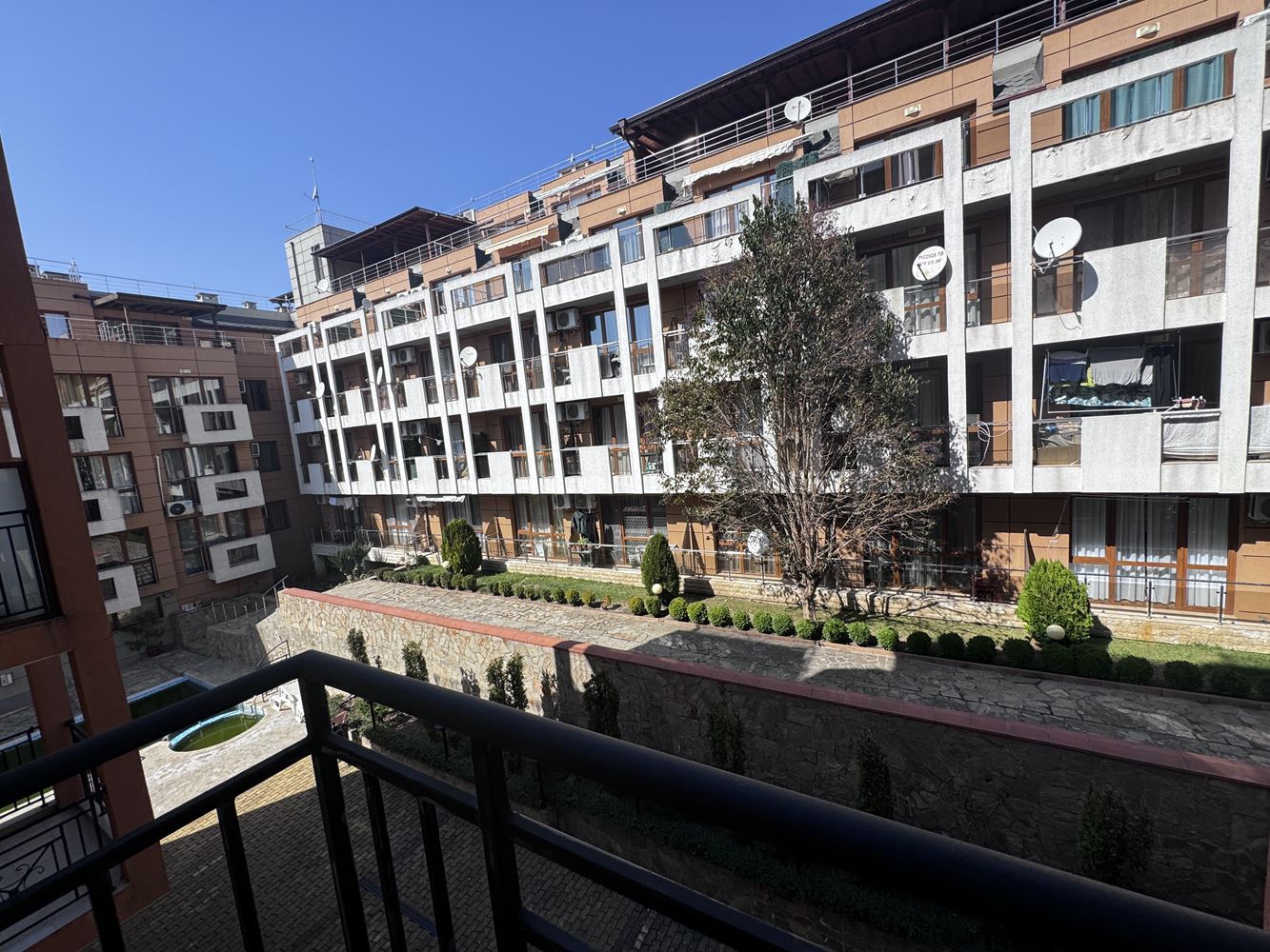 Zwei-Zimmer-Wohnung (mit einem Schlafzimmer) mit direktem Poolzugang im „Viktorio“-Komplex, Sveti Vlas – Komfort und Urlaubsfeeling