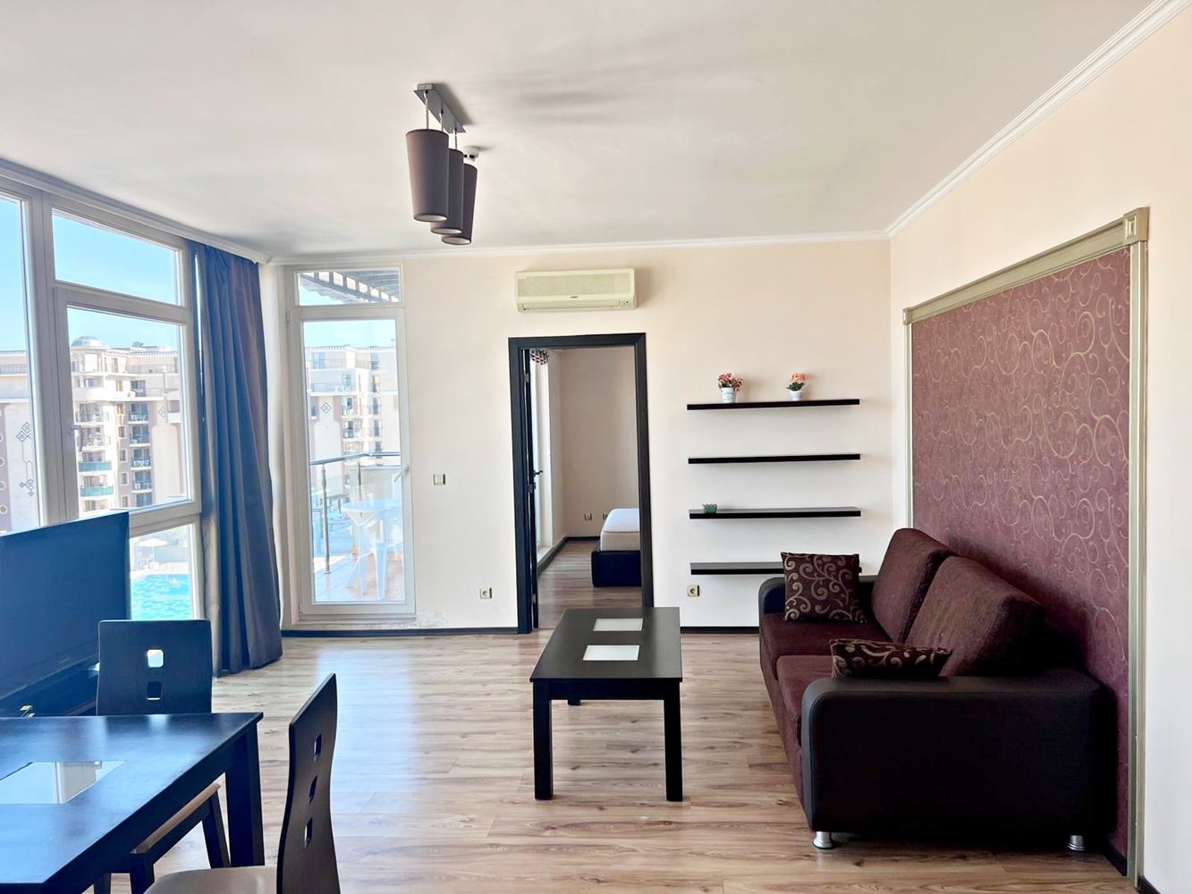 Zweizimmerwohnung mit Panoramablick auf das Meer in erster Meereslinie – geräumige Wohnung in Sonnenstrand