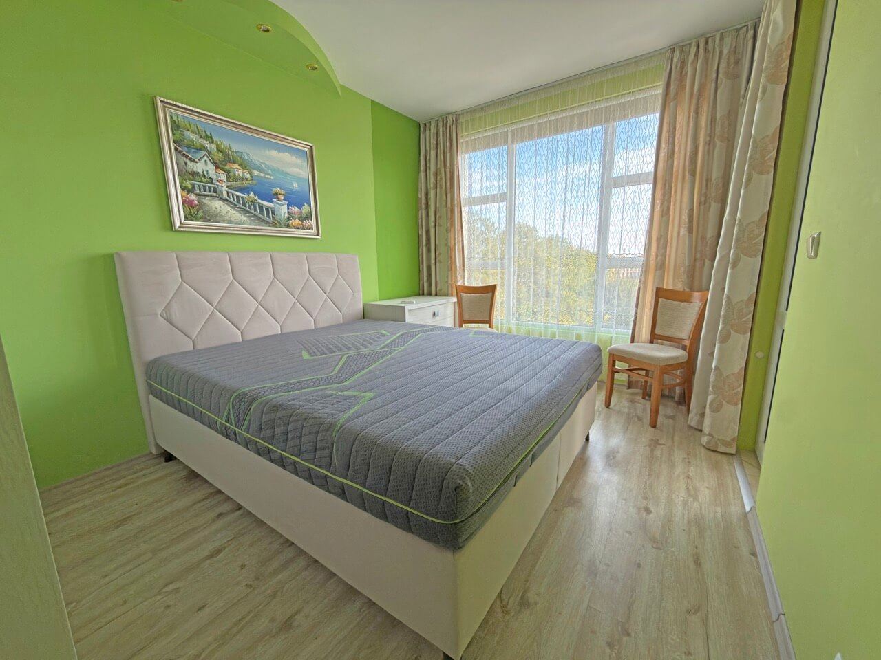 Drei-Zimmer-Wohnung mit Meerblick, 200 Meter vom Strand entfernt in Pomorie