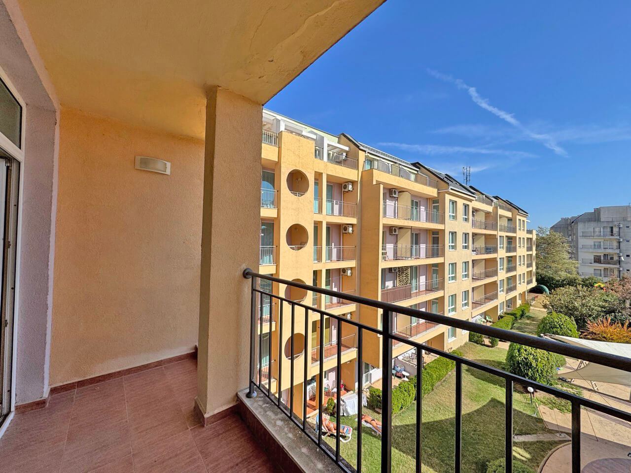 Möblierte 2-Zimmer-Wohnung mit schönem Blick auf den Pool in Sonnenstrand