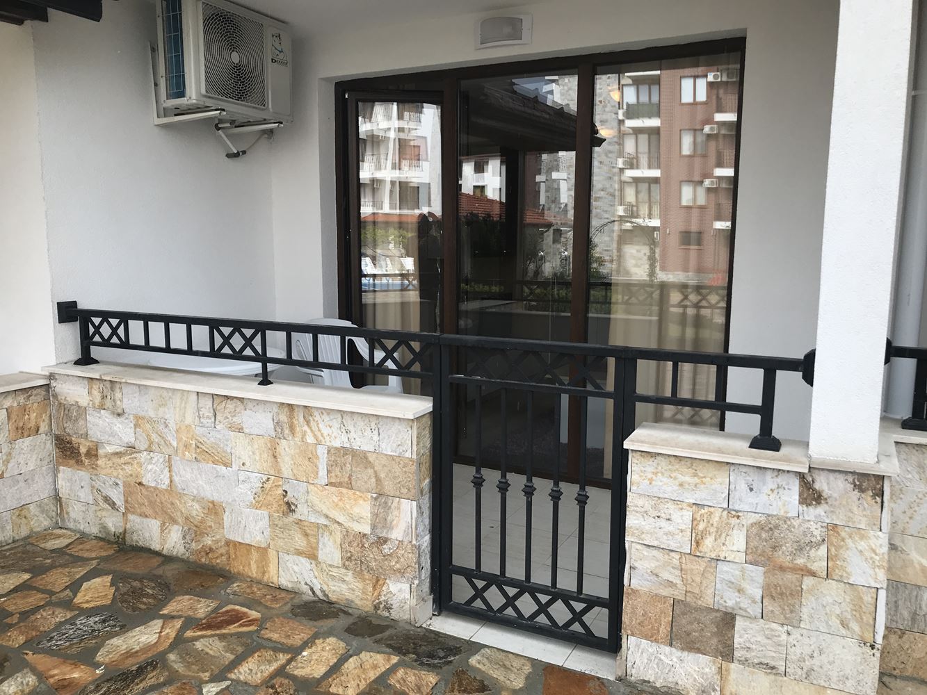Komfortable 2-Zimmer-Wohnung mit direktem Zugang zum Pool in Nessebar – ein außergewöhnlich praktisches Angebot